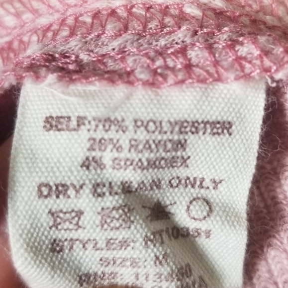 Hyku Knit Blouse. Cold Shoulder Slit w/ Scallop Trim. Gathered Midline. Size M. - Picture 6 of 6